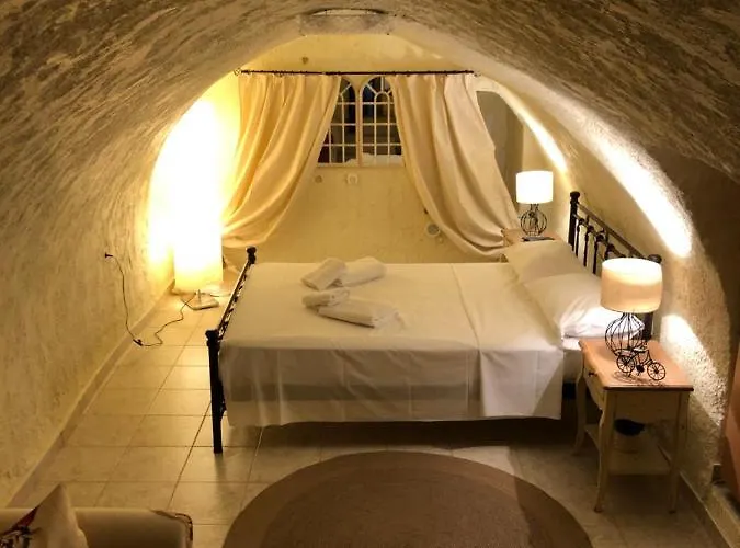 Kamares Cave House 3 شقة ييروميلين